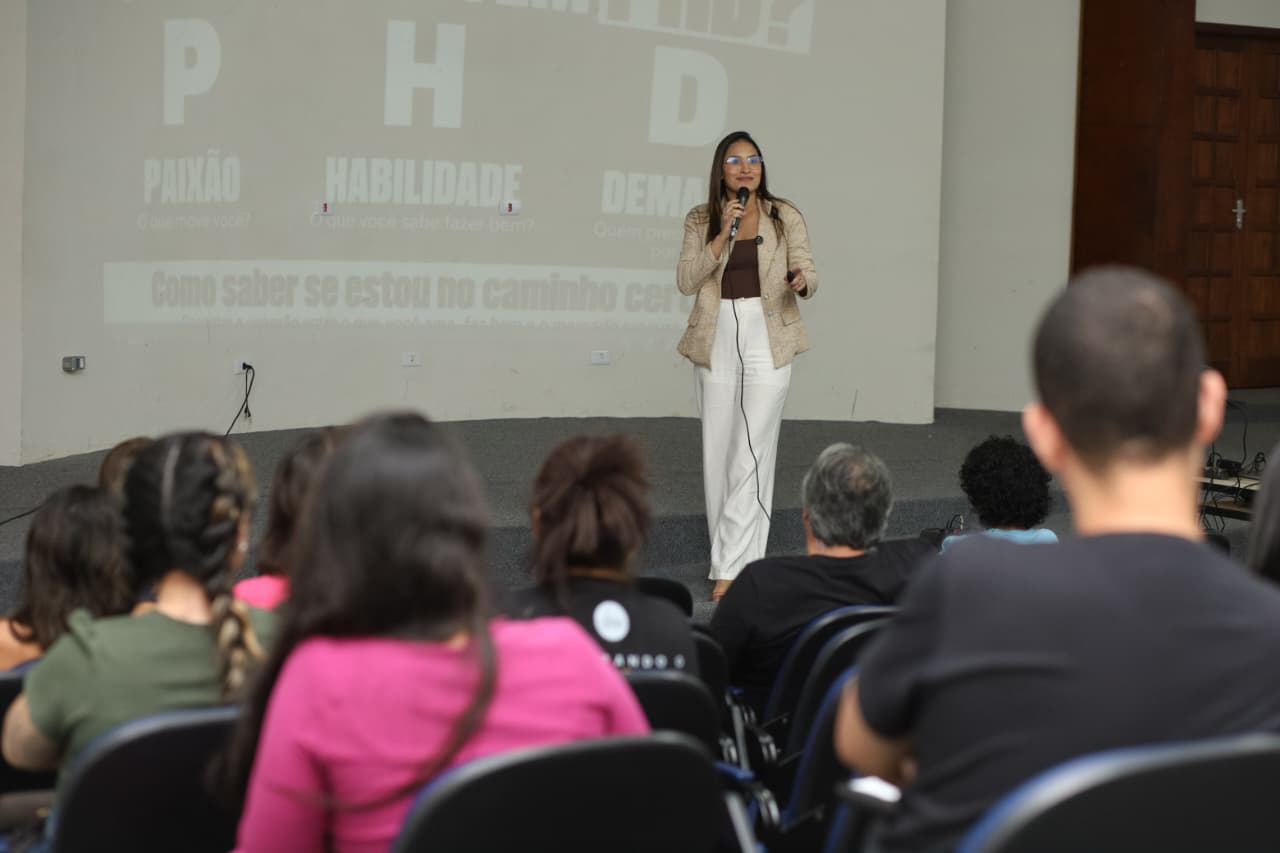 Curso gratuito de marketing digital reúne jovens em Campo Grande