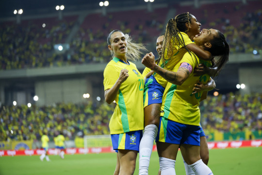 Brasil abre dois gols de vantagem, mas cede empate à Argentina em amistoso de preparação para a Copa Feminina de 2027